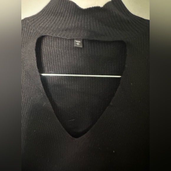 EXPRESS Keyhole Mock Knit Neck Sweater - Picture 4 of 4